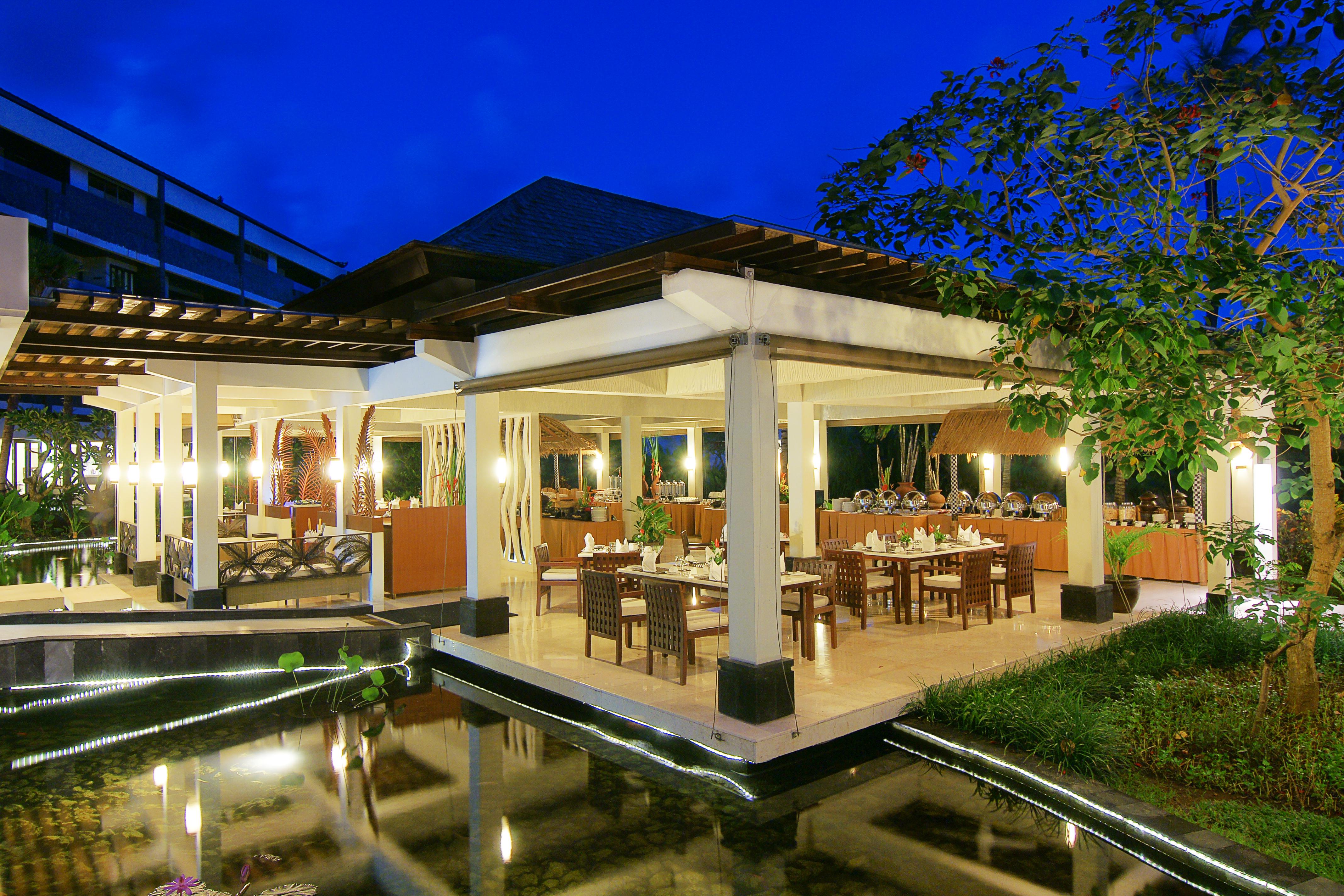 เดอะเซมินยัคบีชรีสอร์ทแอนด์สปา ภายนอก รูปภาพ The restaurant at the hotel